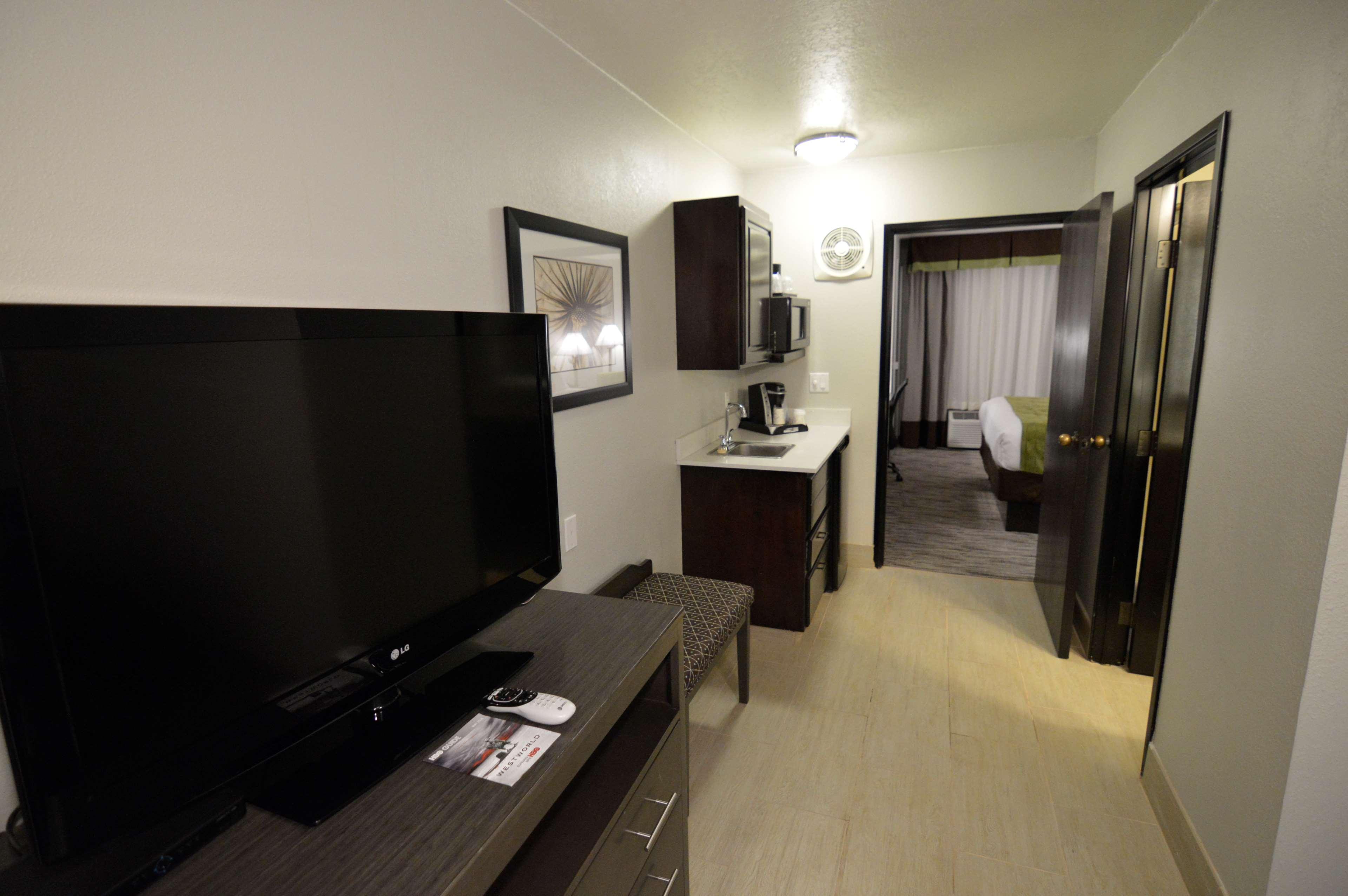 Best Western Plus Liberal Hotel & Suites Екстер'єр фото