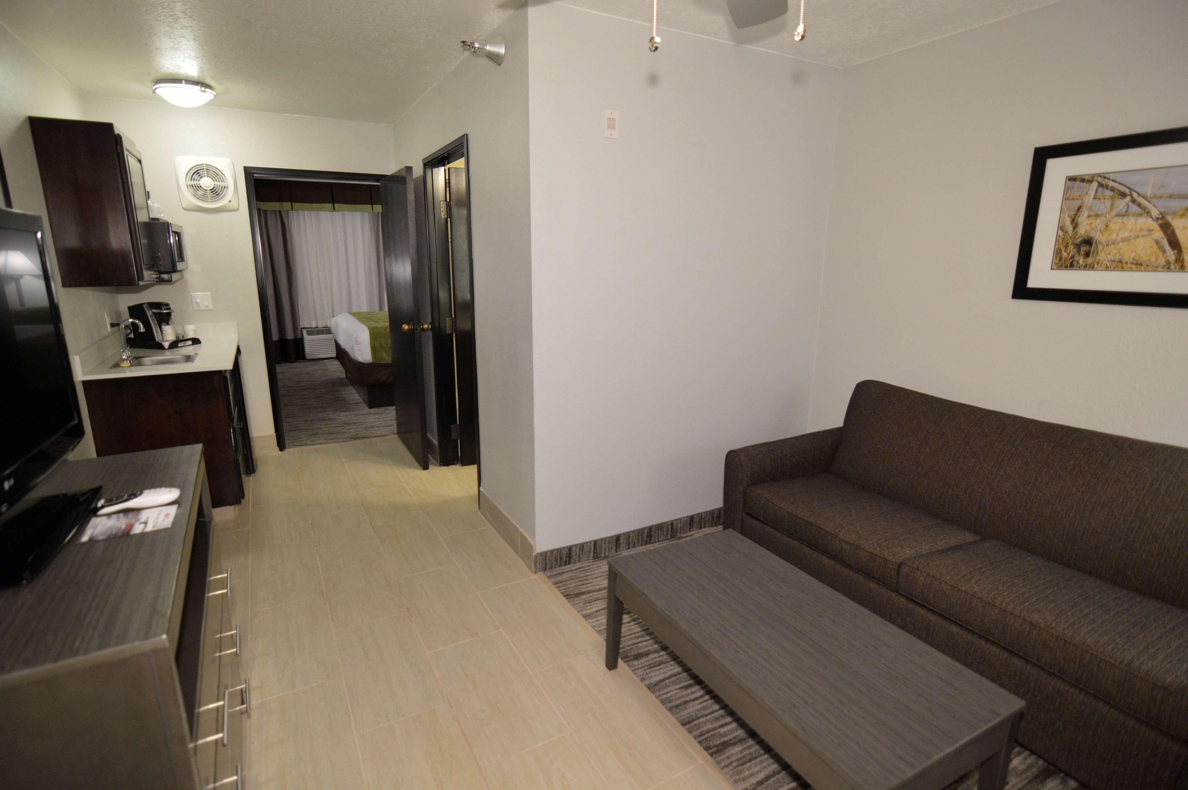 Best Western Plus Liberal Hotel & Suites Екстер'єр фото